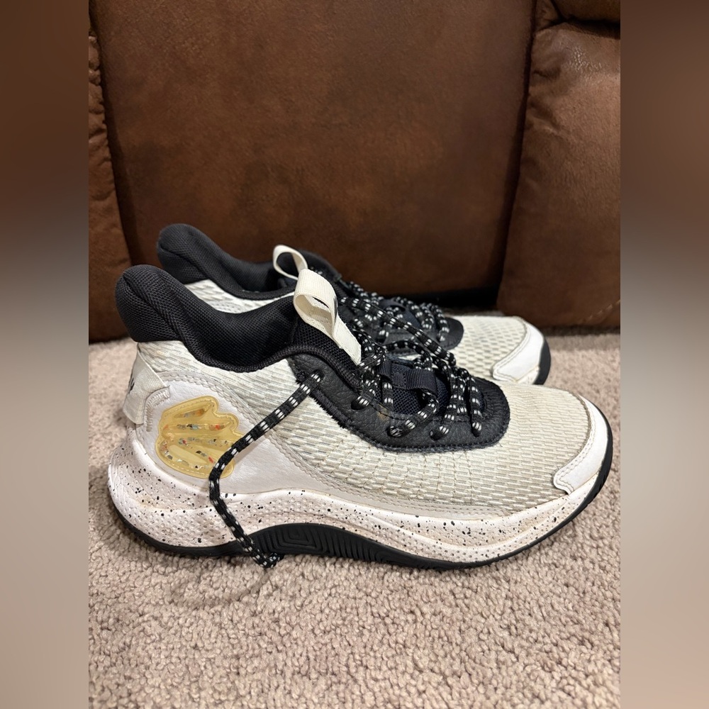 Under Armour Curry 327 Black & White Basketball Shoe - 5Y